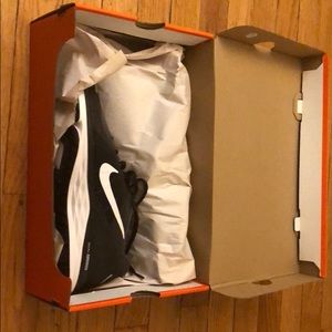 Nike Dual Fusion
Women’s Size 9
Never worn